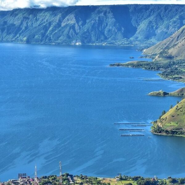 4 DAYS LAKE TOBA & BRASTAGI WITH HIKING MT. SIBAYAK VOLCANOE