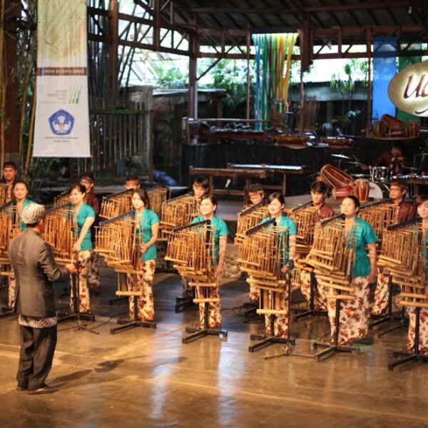 10 DAYS JAVA OVERLAND TOUR (ENDS UP SURABAYA)