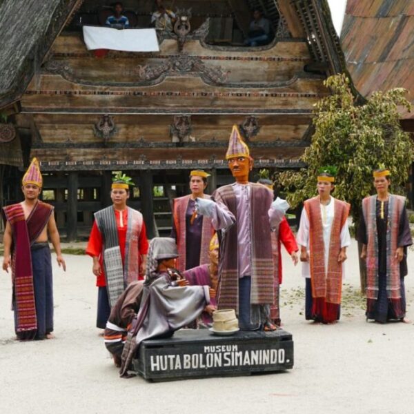 4 DAYS LAKE TOBA & BRASTAGI WITH HIKING MT. SIBAYAK VOLCANOE